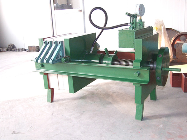 手動(dòng)板框壓濾機(jī) (2).JPG